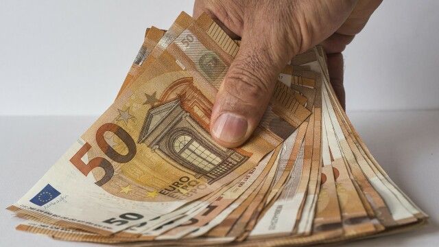 where to buy euros for travel