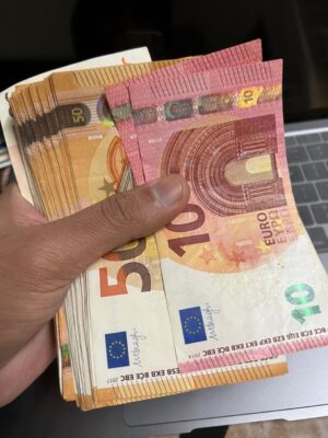 where to buy euro currency in usa