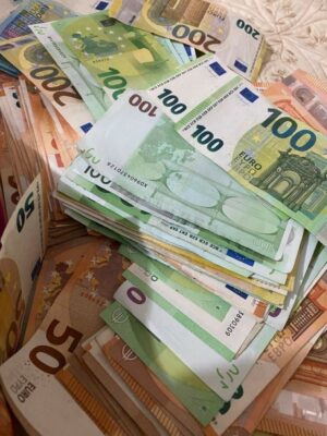 where to buy euros in us