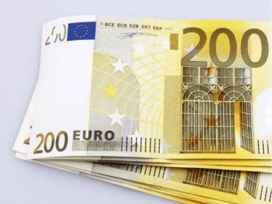 where to buy euros in london