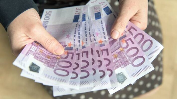 where to buy euros for travel