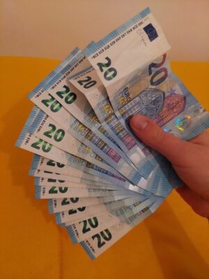 where to buy euros