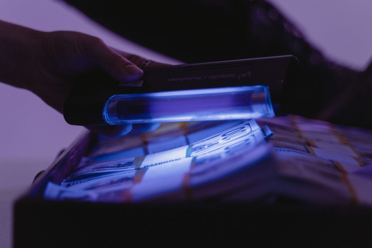 How to Detect Real vs. Counterfeit Money with a Pen